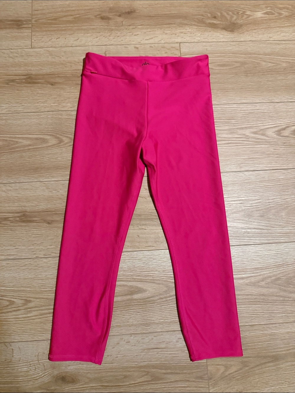 Alo Yoga Bright Pink Active Capri Leggings